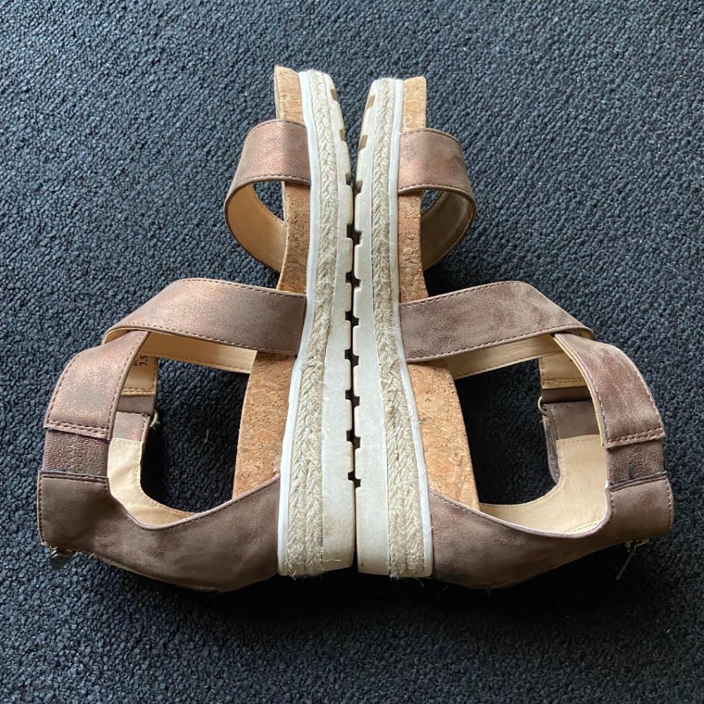 COPPER ADRIENNE VITTADINI PLATFORM SHOES